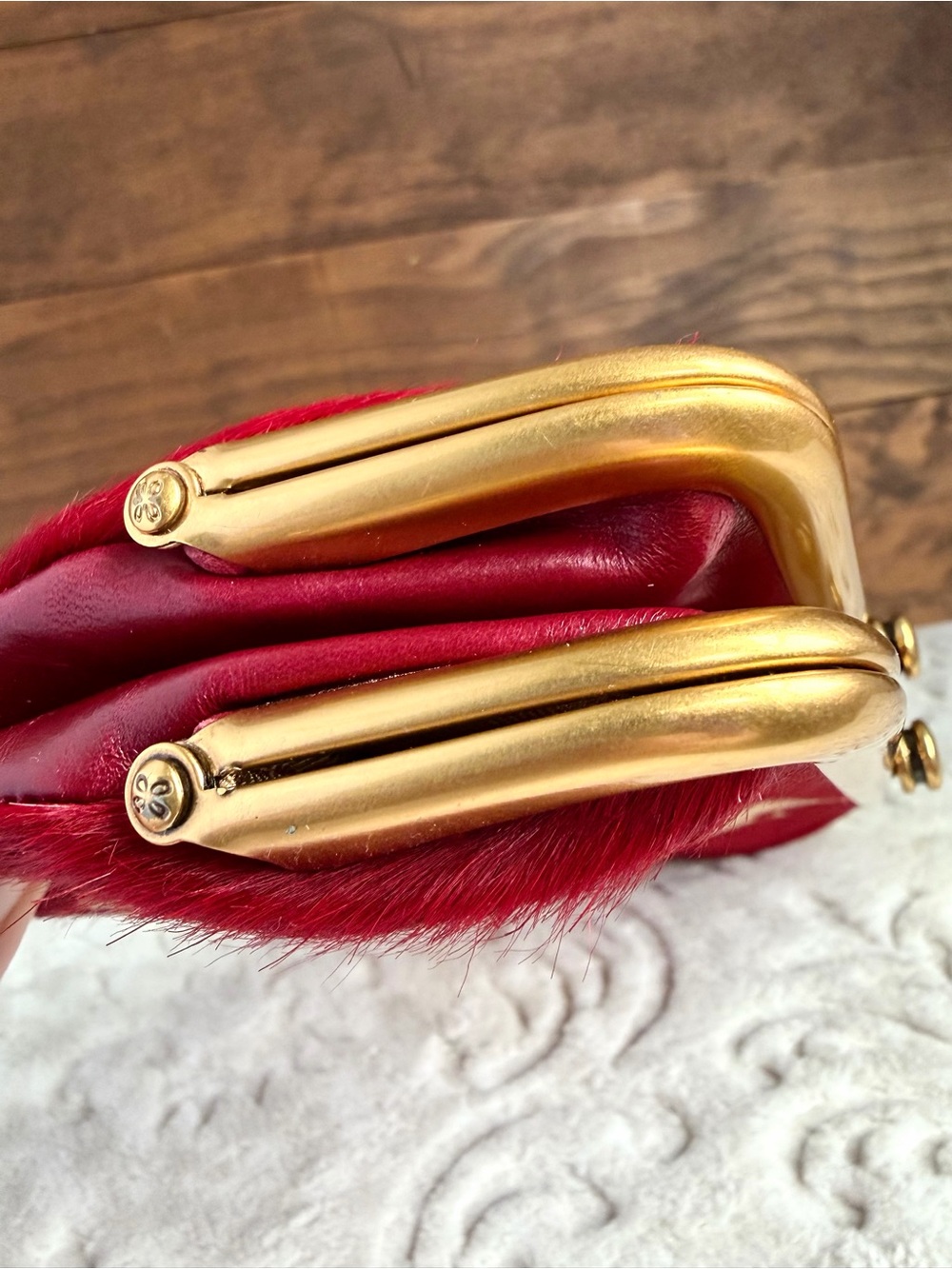 Htf HOBO Lauren Red Calf Hair Wallet Clutch Gold Metallic Kisslock Western Chic - Picture 11 of 16